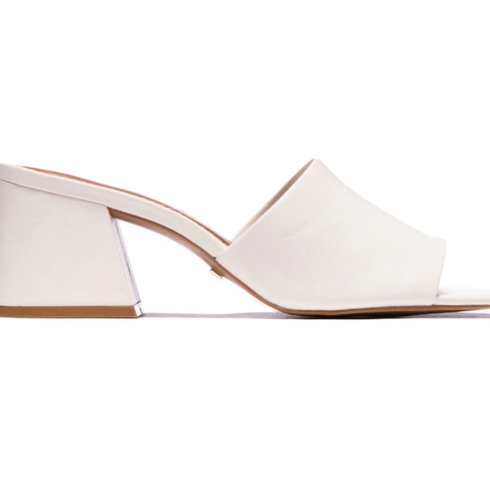 L’intervalle White Clarabella Genuwine Leather Mule Heels
